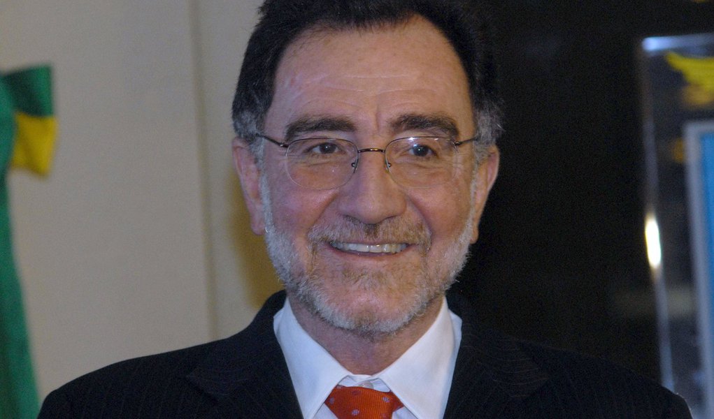 Patrus, com vice do PMDB, é a bola da vez em BH