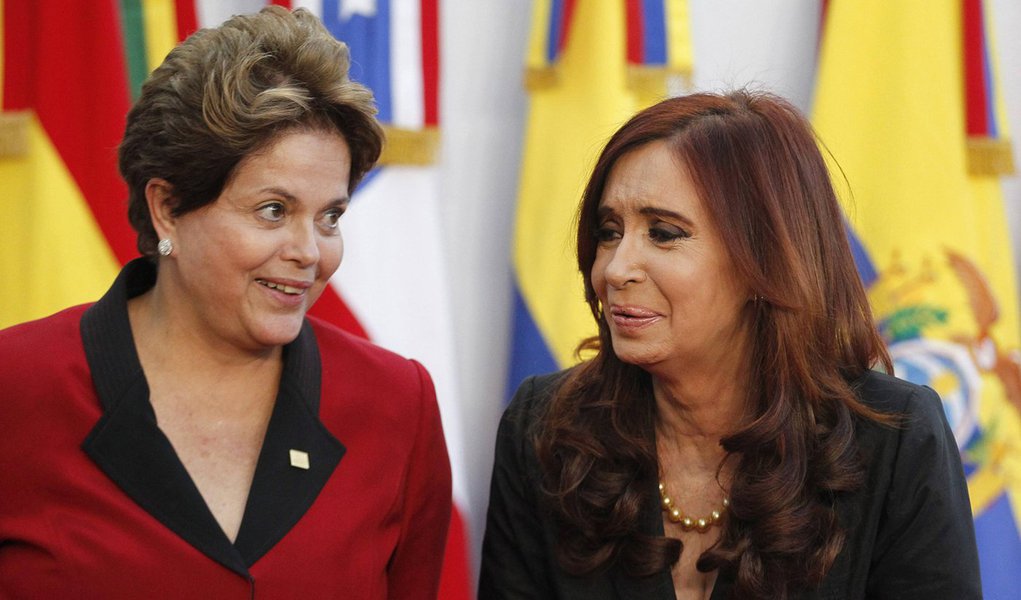 Brasil vai reduzir superavit comercial para ajudar a Argentina