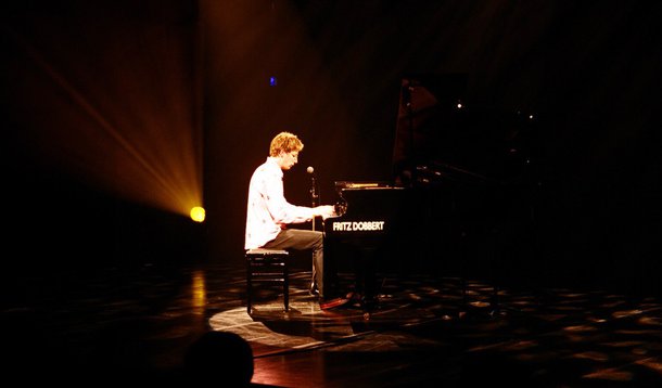 Revelação do piano faz recital intimista no Café Coreto