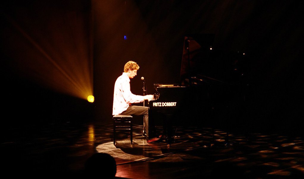 Revelação do piano faz recital intimista no Café Coreto