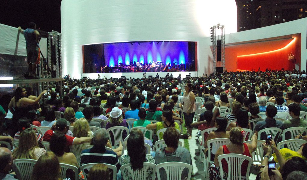 Ópera ao ar livre no domingo de Páscoa