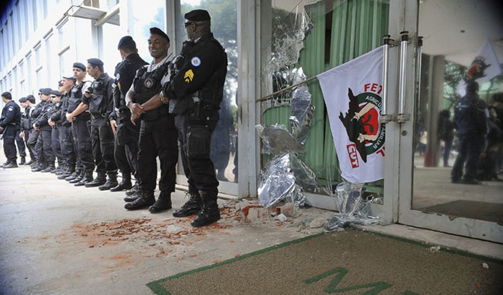 Polícia Federal vistoria Ministério da Fazenda após invasão 