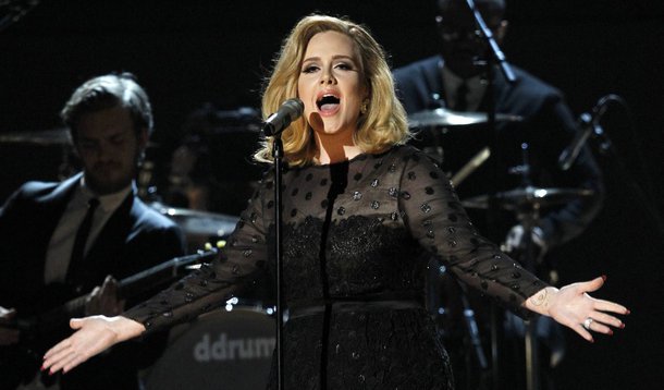 Primeiro filho de Adele nasce em setembro