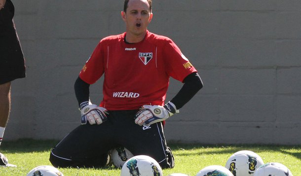 Rogério Ceni tenta antecipar retorno