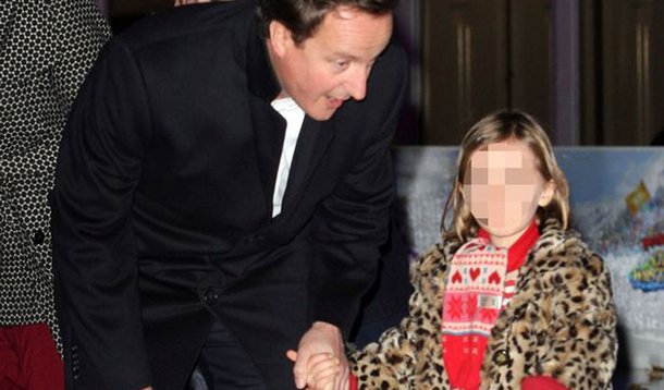 David Cameron esquece filha de 8 anos em pub