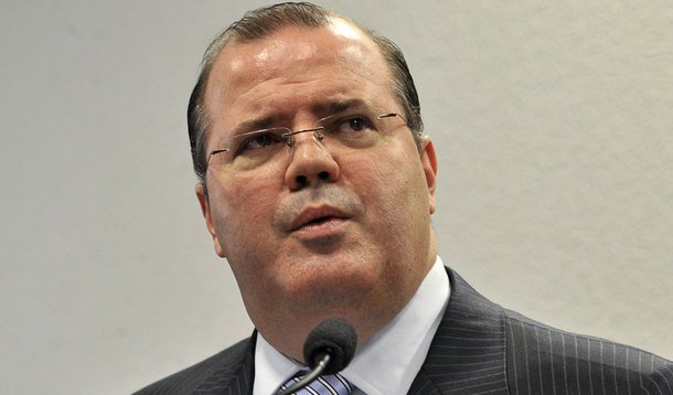 Analistas voltam a reduzir projeções para inflação e PIB