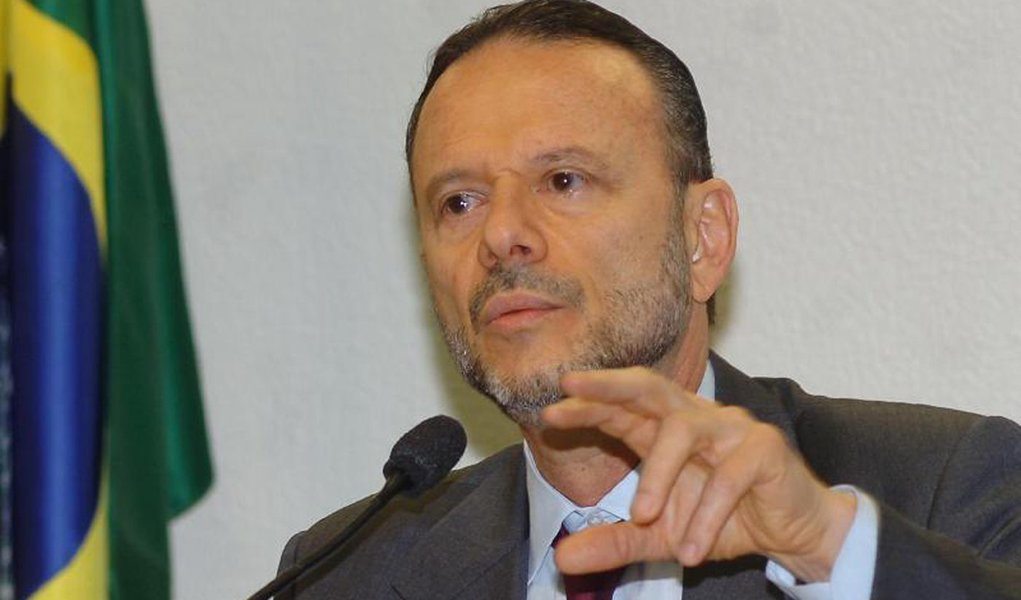 Crise financeira pode dificultar metas da Rio+20, diz Coutinho