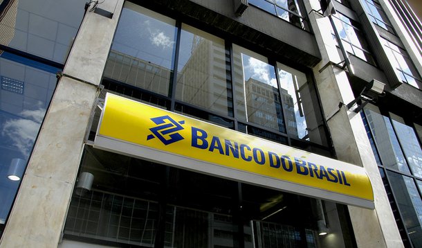Ações do BB e Itaú-Unibanco lideram perdas entre bancos no ano
