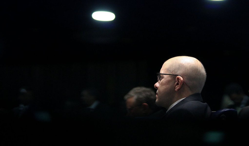 Primeiro grampo da Vegas afunda Demóstenes