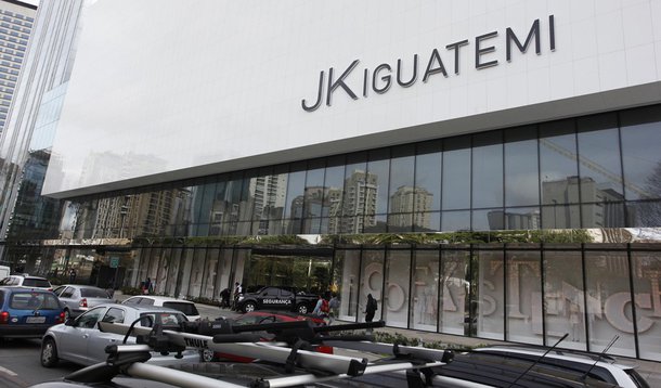 Após polêmica, Shopping JK Iguatemi é inaugurado 