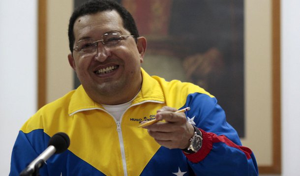 De volta à Venezuela, Chávez promete bater opositores