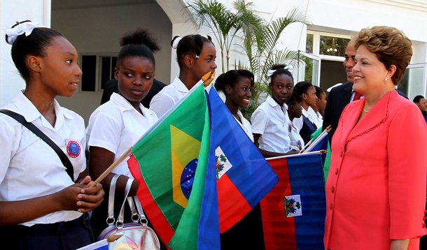 Dilma é recebida com festa no Haiti