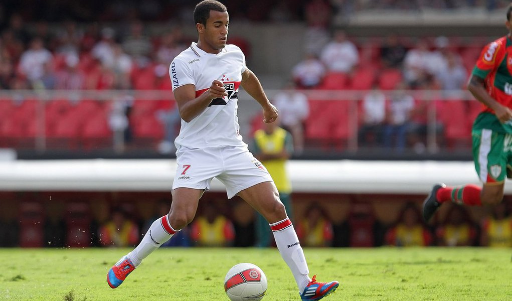 Criticado por Leão, Lucas não encontra meio termo