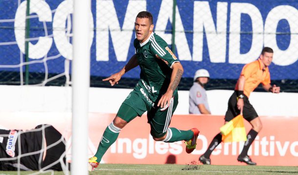 Fernandão entra, marca gol no fim e Palmeiras empata