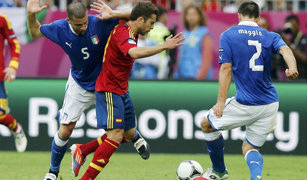 Espanha e Itália, dois últimos campeões mundiais, ficam no empate