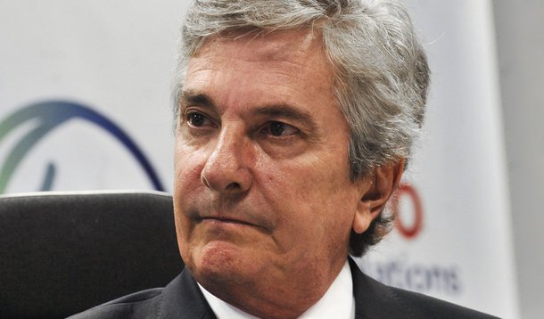 Collor dá o tom na CPI