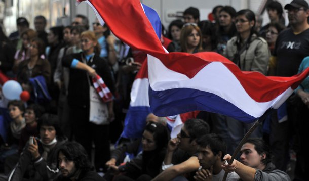 Povo vai às ruas contra impeachment em Assunção