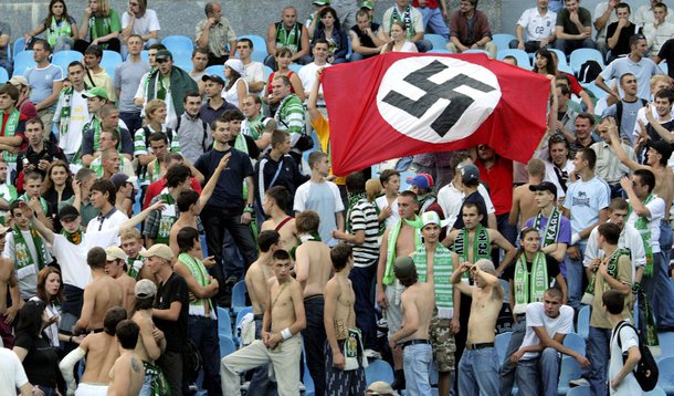Racismo nas arquibancadas volta a assombrar Eurocopa