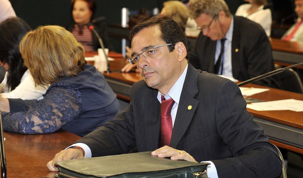Protógenes reúne apoio para CPI de Cachoeira