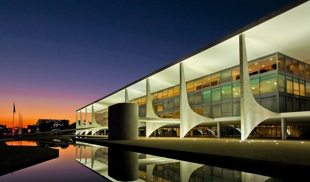Diante de CPI, Planalto contrata agência de comunicação