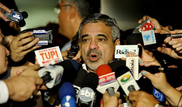 Humberto Costa lidera pesquisa para prefeitura no Recife