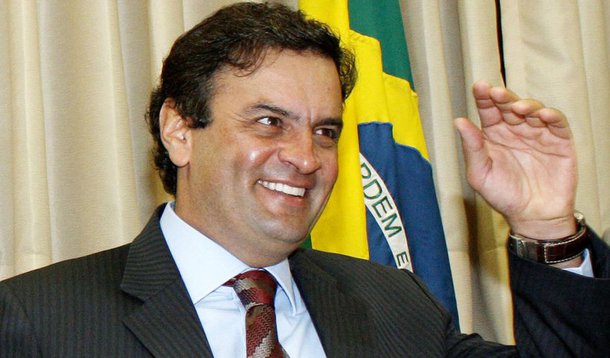 Conturbação política faz Aécio antecipar 2014
