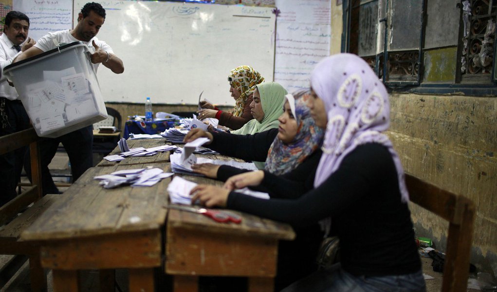 Egípcios voltam às urnas no segundo e último dia de eleições