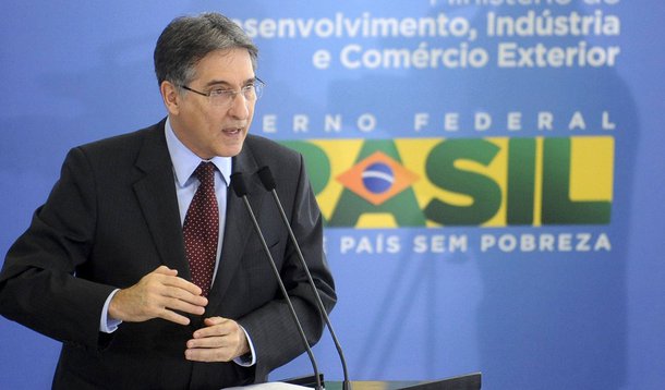 Pimentel confirma fábrica de tablets em Minas Gerais