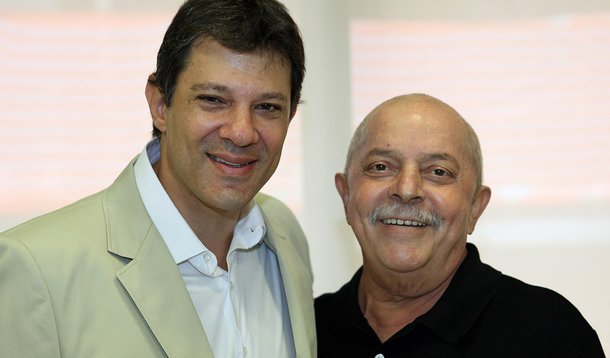 Haddad visita Lula no hospital, em São Paulo