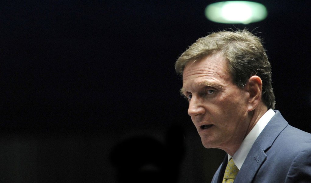 De olho nos evangélicos, PT anuncia Crivella na Pesca