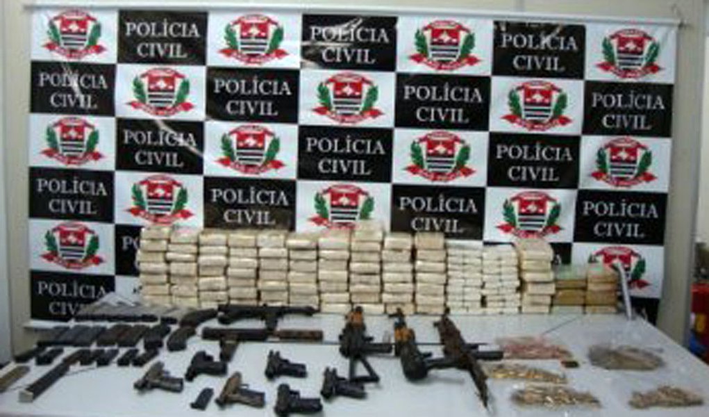 Polícia apreende quase uma tonelada de drogas e armamento