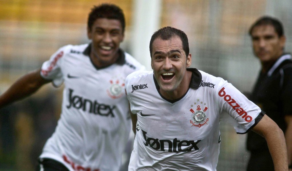 Corinthians vence o São Paulo por 1 a 0 no Pacaembu