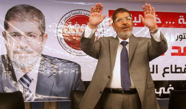 Candidato islamita se declara vencedor no Egito