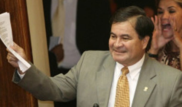 Brasil concede asilo político a senador boliviano