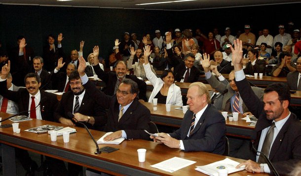 Câmara aprova PEC do Trabalho Escravo