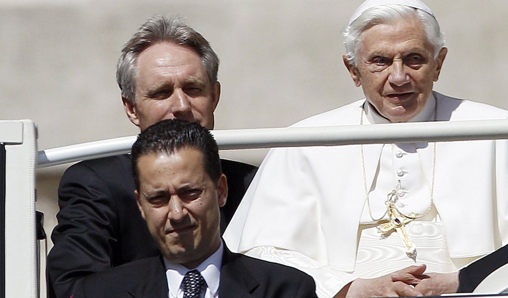 Prisão do mordomo do papa expõe mar de lama no Vaticano