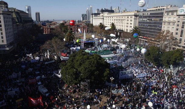 Argentina enfrenta primeira greve geral em 12 anos
