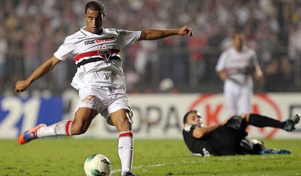 Lucas brilha no São Paulo e vai se especializando em decidir 