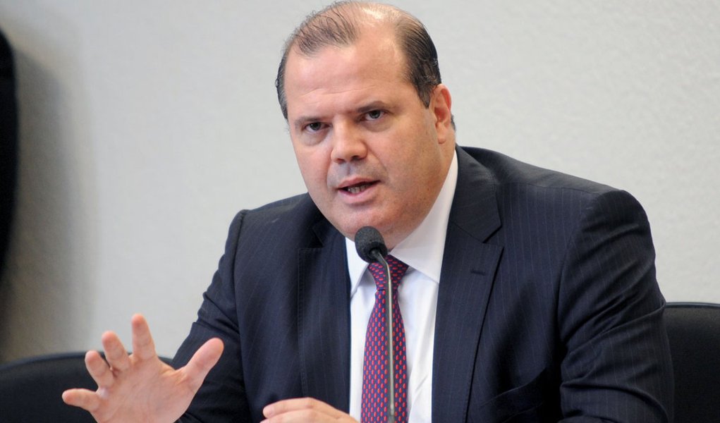 Copom defende corte nos juros “com parcimônia”