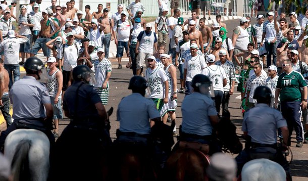 Polícia investiga ligação de torcidas organizadas com o PCC
