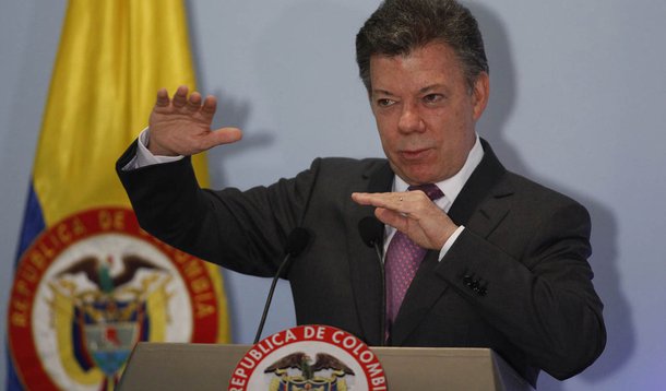 Presidente colombiano promete prêmio por pistas de atentado