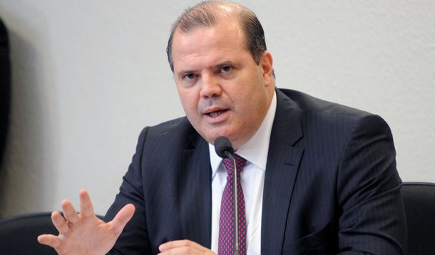 Copom defende corte nos juros “com parcimônia”