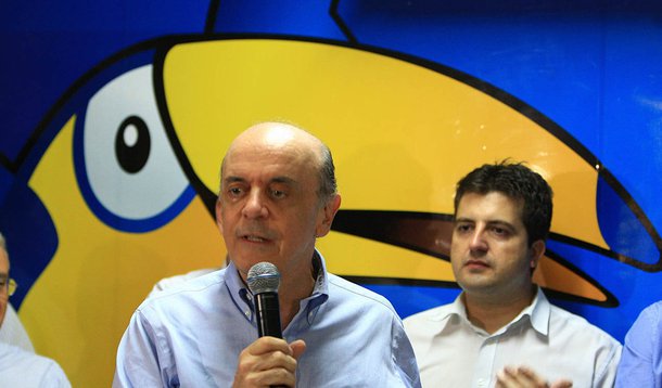 Estrago de "Privataria" abala candidatura Serra