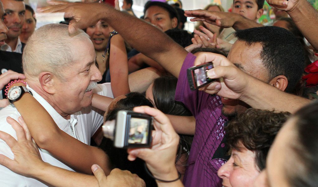 De volta aos braços do povo