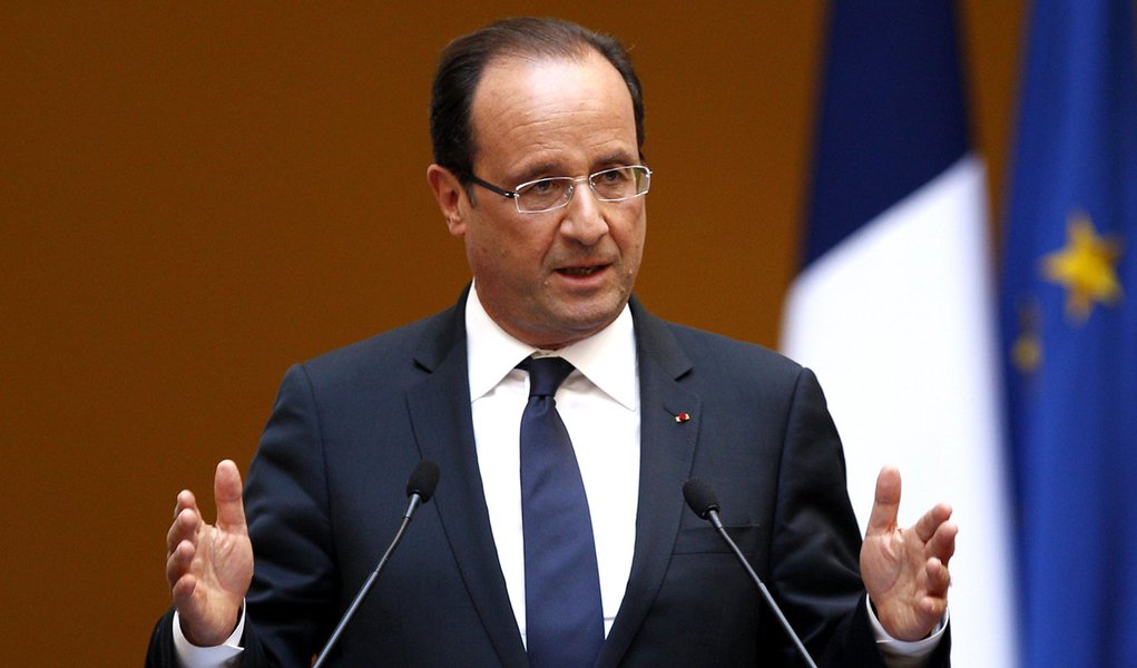 François Hollande conquista maioria absoluta na Assembleia