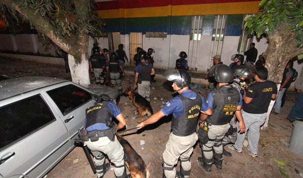 Rebelião deixa três mortos em Recife