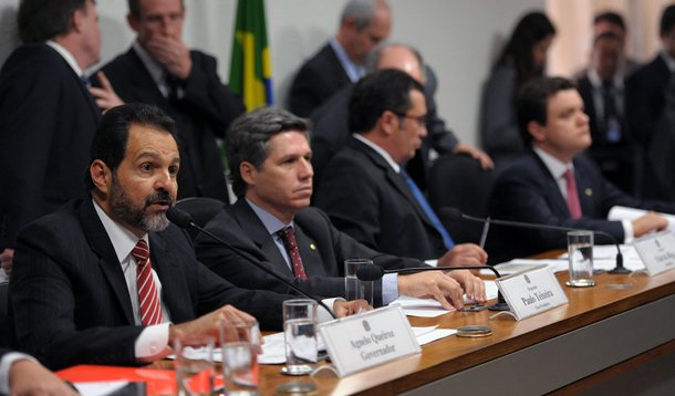 Na CPI, Agnelo marca contraponto sobre Perillo