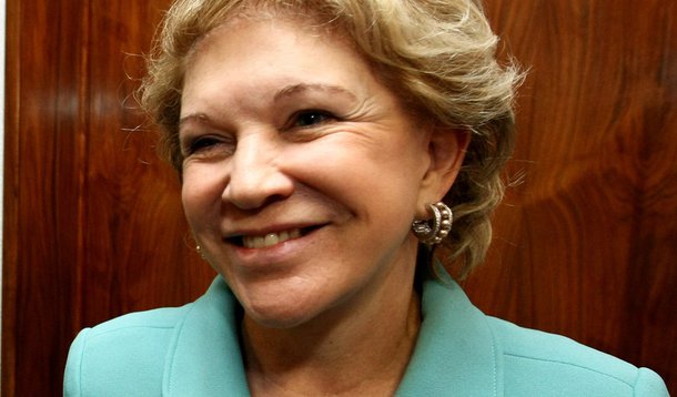 Marta envia milhares de e-mails com elogios da imprensa