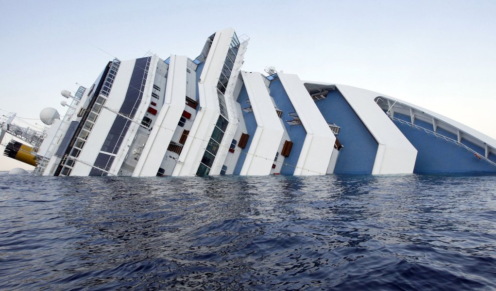 Artistas do Costa Concordia querem indenização