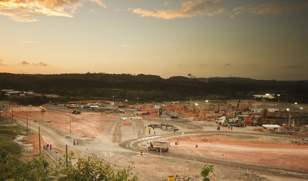 Trabalhadores da Arena da Copa, em Pernambuco, estão em greve